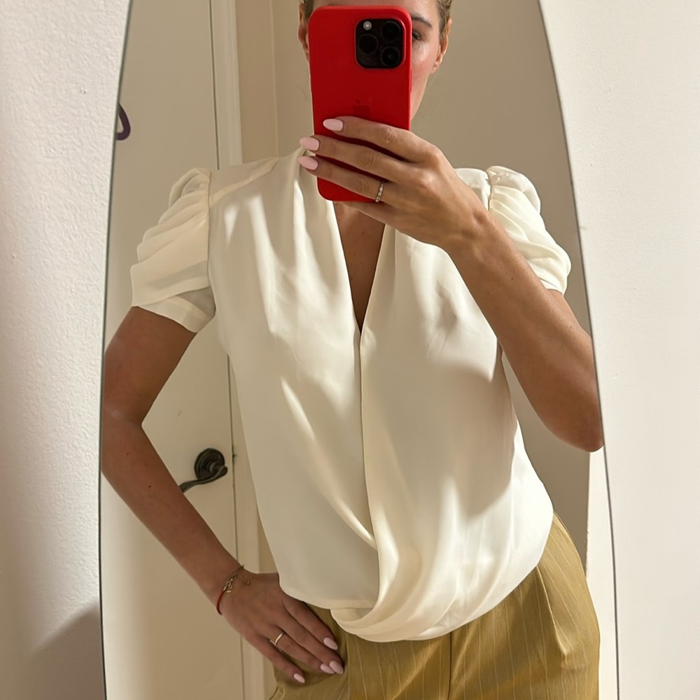 Bebe cream blouse xs